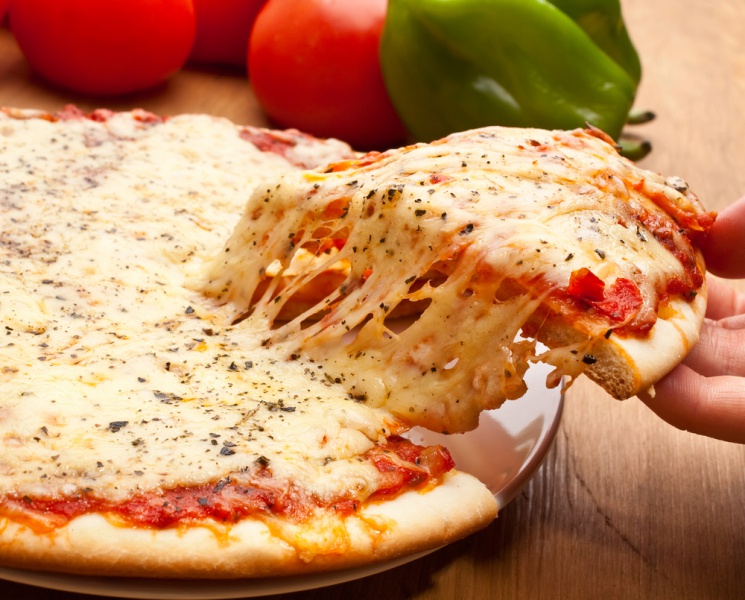 File:Pizza-mozzarella CassinelloR.jpg